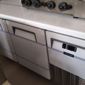 MESA FRÍA DE DOS PUERTAS CON FONDO 80CM